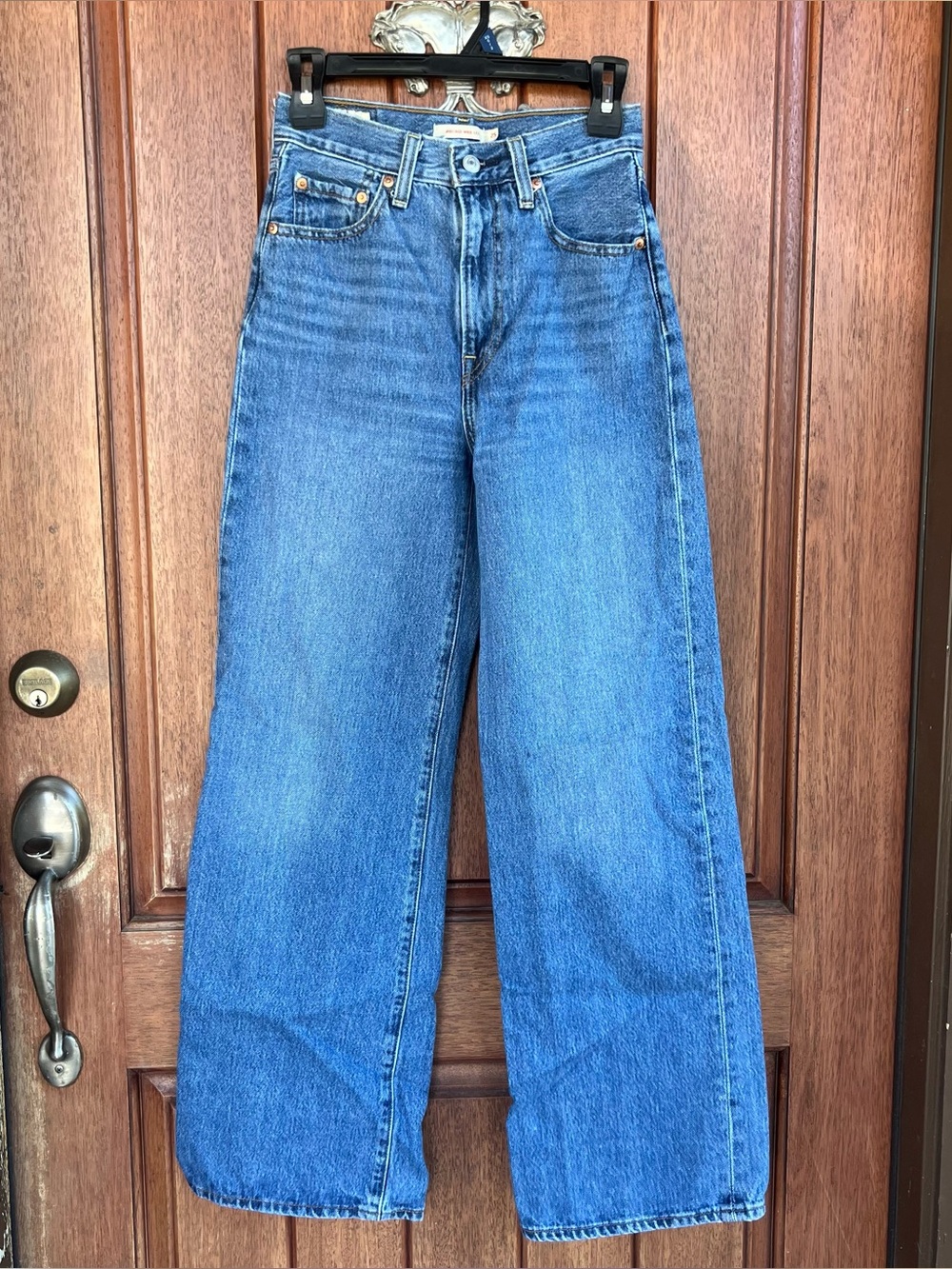Women’s Wide Leg Levi’s Premium Jeans